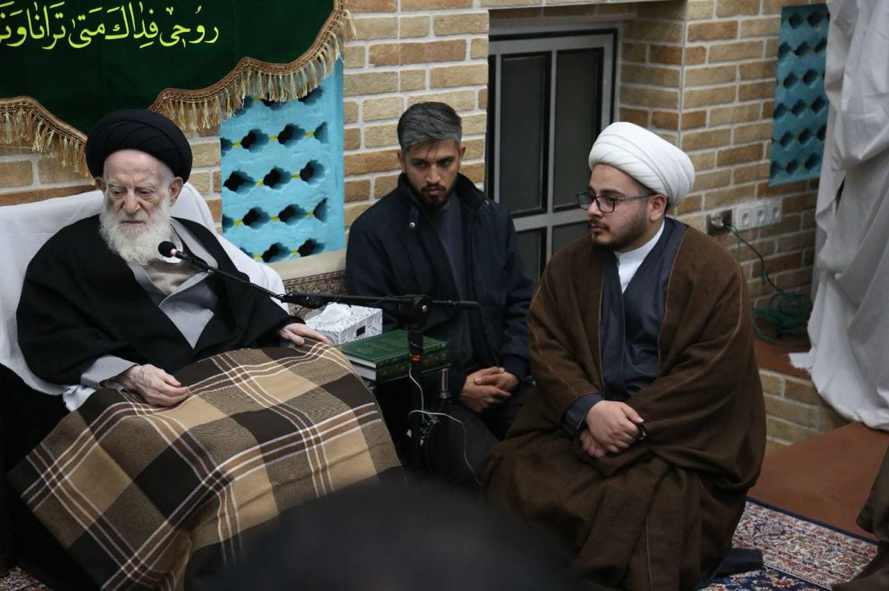 المرجع الديني آية الله العظمى السيد موسى الشبيري الزنجاني في قم المقدسة